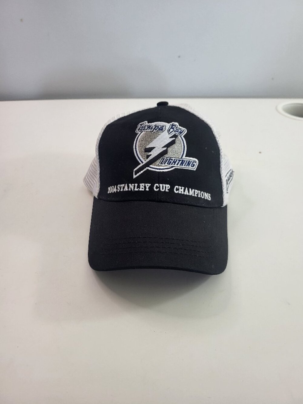 Tampa Bay Lightning 2004 Stanley Cup Champions Trucker Hat Cap Black White Mesh